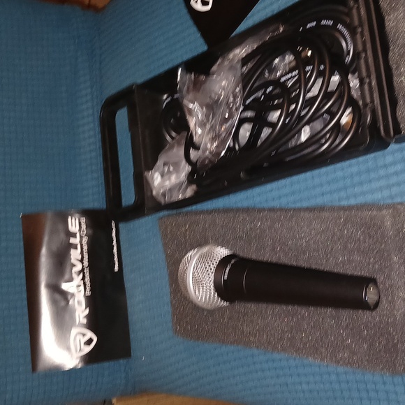 Microphone - Picture 1 of 1